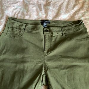 ‼️‼️SOLD‼️‼️ Women’s 2XL Olive Green Stretch Jeans w/ Cuff